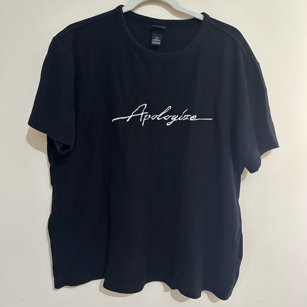 H&M XL Black Textured Scoop Neck Apologize Short Sleeve T Shirt